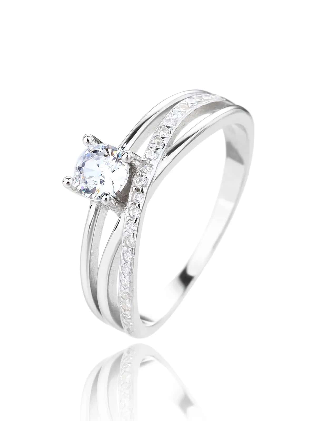 Anillo de compromiso de plata con circonitas blancas