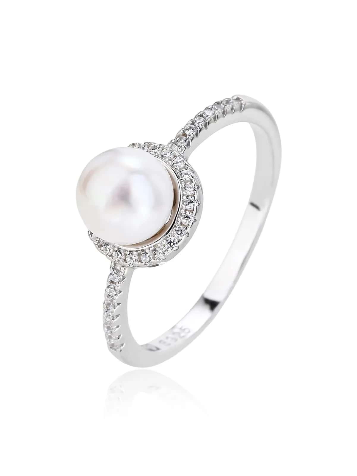 Anillo elegante de plata con perla blanca y circonitas