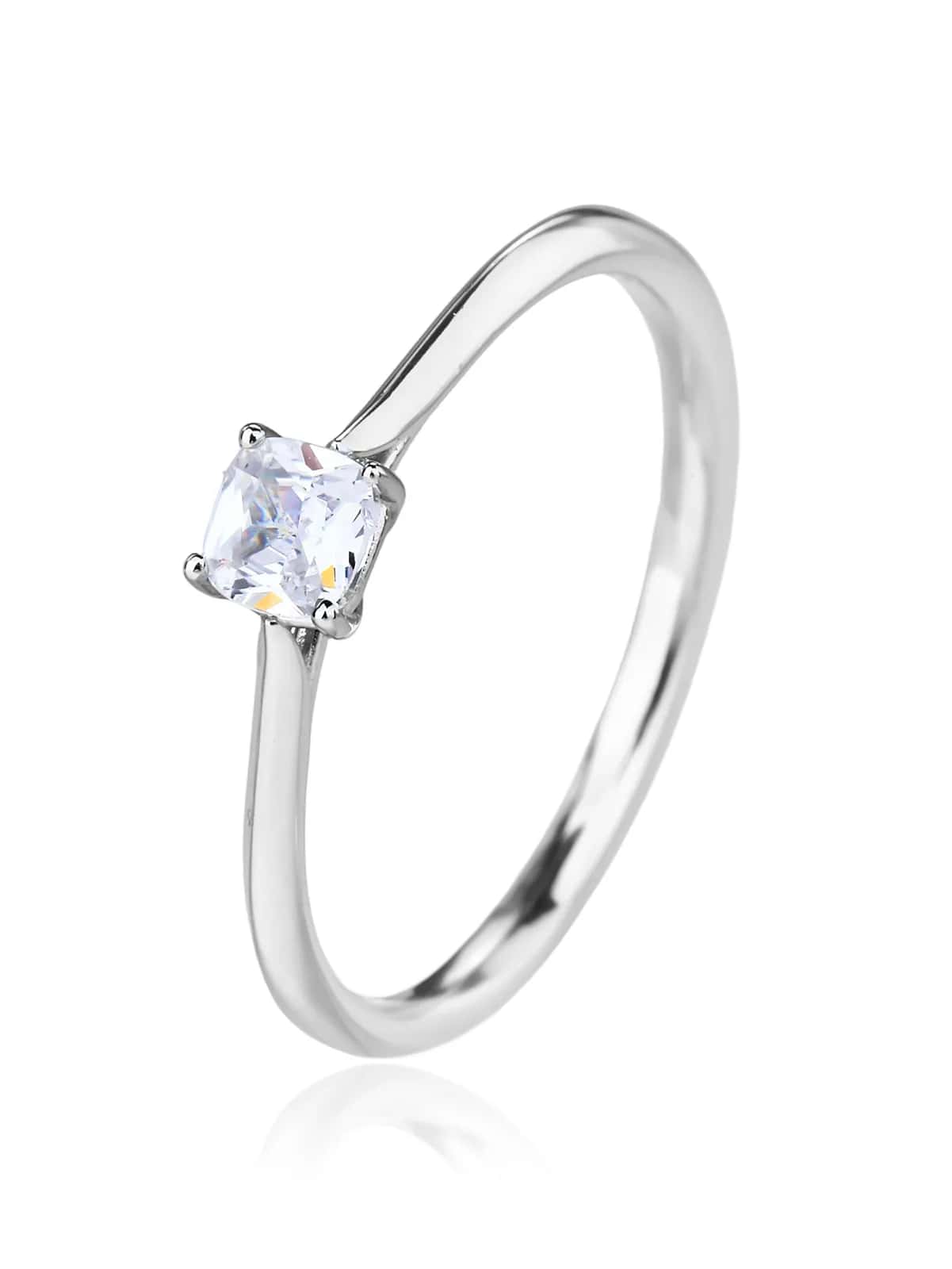 Anillo con circonita blanca cuadrada, plata de ley 925 con baño de rodio