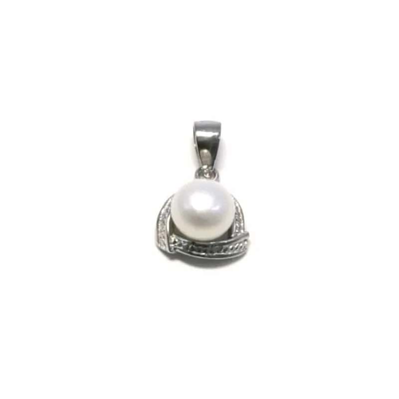 Colgante de plata decorado con una perla en el centro