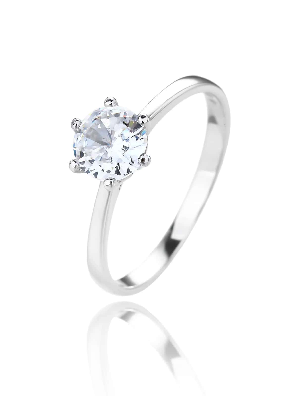 Anillo de compromiso solitario de plata con circonita blanca